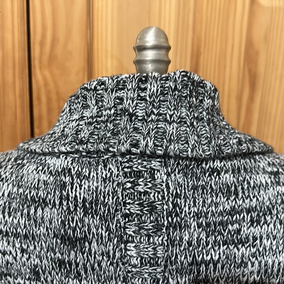 QUICKSILVER BUTTON DOWN SMALL BLK & WHT CARDIGAN NWT - Picture 9 of 14